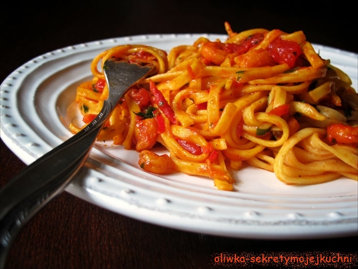 LINGUINE PO SYCYLIJSKU, Z KREWETKAMI I SZAFRANEM