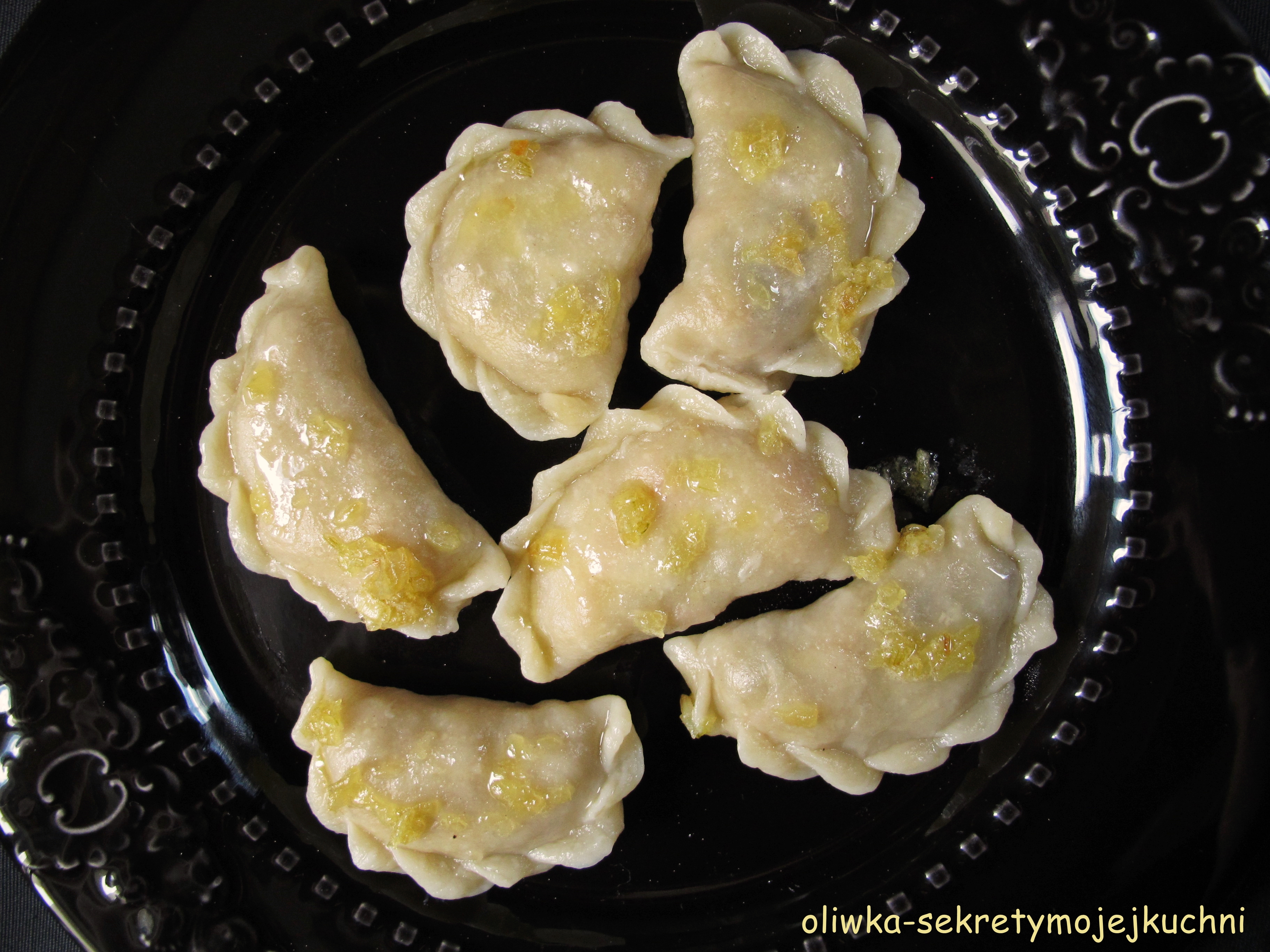 PIEROGI Z KAPUSTĄ I GRZYBAMI